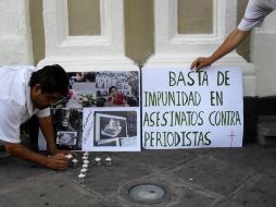 En Colima, marcha en repudio por el asesinato de Regina Martínez, corresponsal de Proceso. ARCHIVO  /