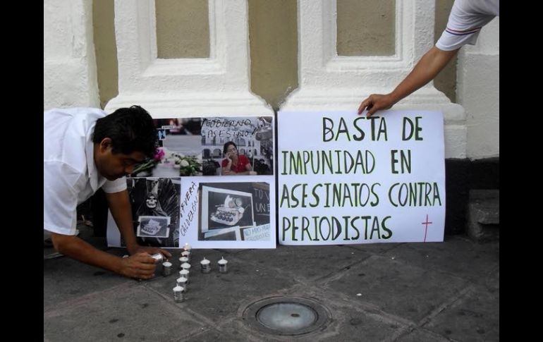 En Colima, marcha en repudio por el asesinato de Regina Martínez, corresponsal de Proceso. ARCHIVO  /