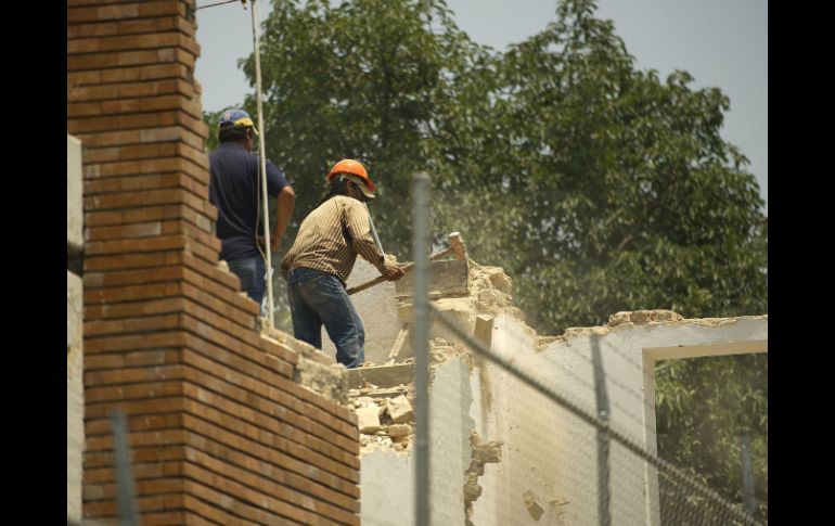 La casa, que albergó las instalaciones de la Esarq conservará hasta su tercera crujía, el resto de la casa será demolido.  /