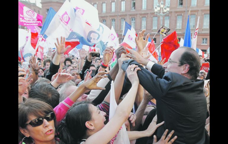 En la imagen, el candidato socialista durante su cierre de campaña en Toulouse. AFP  /