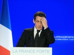 El presidente francés, Nicolas Sarkozy, se esforzó hoy por desmentir los sondeos que le dan como perdedor el próximo domingo. AFP  /