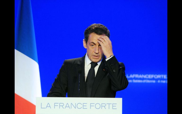 El presidente francés, Nicolas Sarkozy, se esforzó hoy por desmentir los sondeos que le dan como perdedor el próximo domingo. AFP  /