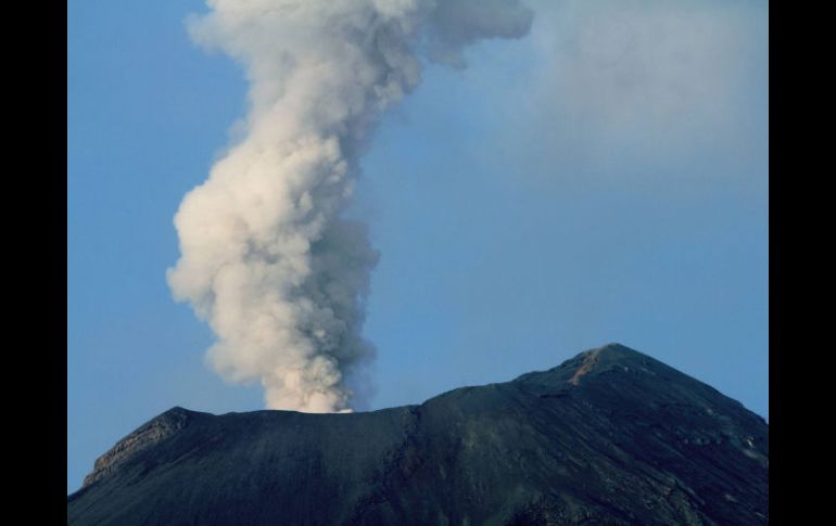 El volcán Popocatépetl ha presentado exhalaciones de diferente intensidad acompañadas de ceniza de hasta 2.5 kilómetros. NOTIMEX  /