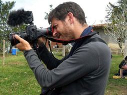 En la imagen, se muestra al periodista de la televisión francesa, Romeo Langlois desaparecido en Colombia tras un ataque rebelde. AFP  /