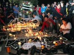 Periodistas y defensores de derechos humanos protestaron hoy sábado en el DF, por los asesinatos de reporteros. EL UNIVERSAL  /