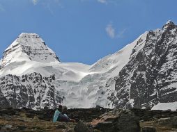 El glaciar principal del Tuni Condoriri asemeja un cóndor con las alas abiertas. EFE  /