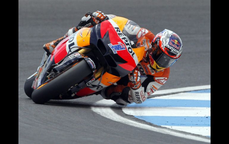 Casey Stoner dio muestras de por que pelea el título en el Mundial sobre la pista de Estoril. REUTERS  /