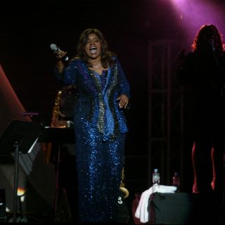 Gloria Gaynor tiene exitosa actuación en la Disco Night 2012