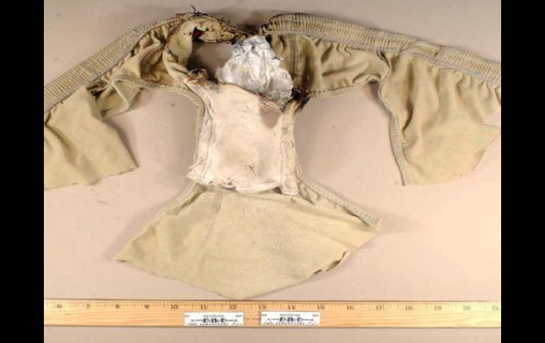 Foto de archivo del FBI que muestra una bomba oculta en una pieza de ropa interior. EFE  /