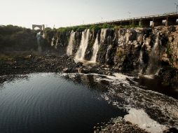 Las acciones para eliminar los malos olores y la contaminación del río comienzan a dar resultados.  /