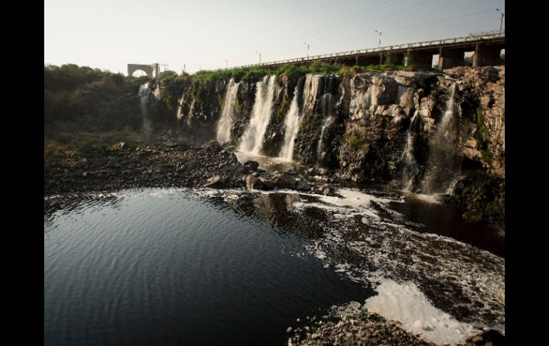 Las acciones para eliminar los malos olores y la contaminación del río comienzan a dar resultados.  /