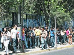 Hora pico en las afueras de la Preparatoria 10, escuela a la que pertenecía Itzel Adilene Rodríguez.  /