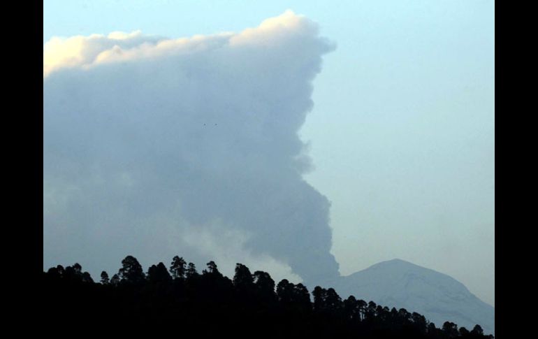 El volcán Popocatépetl registró esta mañana exhalaciones acompañadas de vapor de agua y gas. NOTIMEX  /