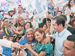 Josefina Vázquez Mota posó con sus simpatizantes en Guanajuato. NTX  /