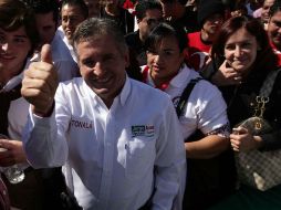 Jorge Arana visitó también la delegación Arroyo de en Medio para celebrar a las madres en esa zona. ARCHIVO  /