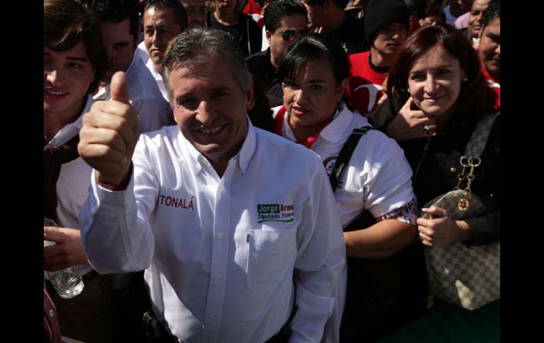 Jorge Arana visitó también la delegación Arroyo de en Medio para celebrar a las madres en esa zona. ARCHIVO  /