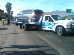 La mañana de este miércoles fueron localizados, al interior de dos camionetas, al menos una decena de cuerpos.  /