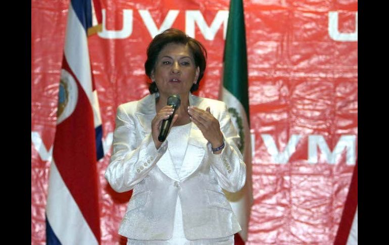 La candidata del PAN al Gobierno capitalino, Isabel Miranda de Wallace, visitó la Universidad del Valle de México. NTX  /