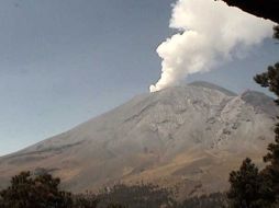 Gases y leves cantidades de ceniza se levantaron hasta un kilómetro en las últimas horas: Cenapred. ARCHIVO  /