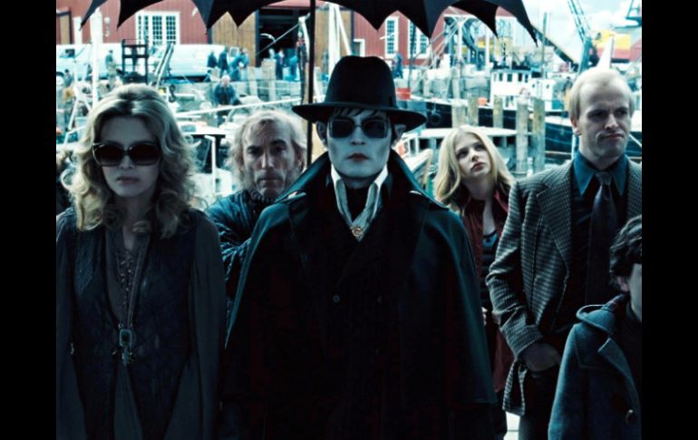 Depp encarna en el filme a Barnabas Collins. EFE  /