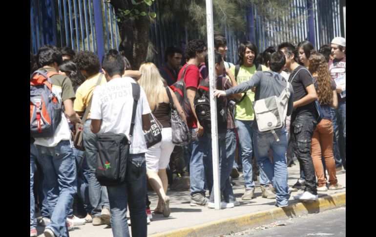 La UdeG sólo autorizó como día de descanso el martes 15 para personal administrativo y académico. ARCHIVO  /