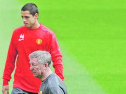 Alex Ferguson y Javier Hernández, durante uno de los entrenamientos con el Manchester United.GETTY IMAGES SPORT  /