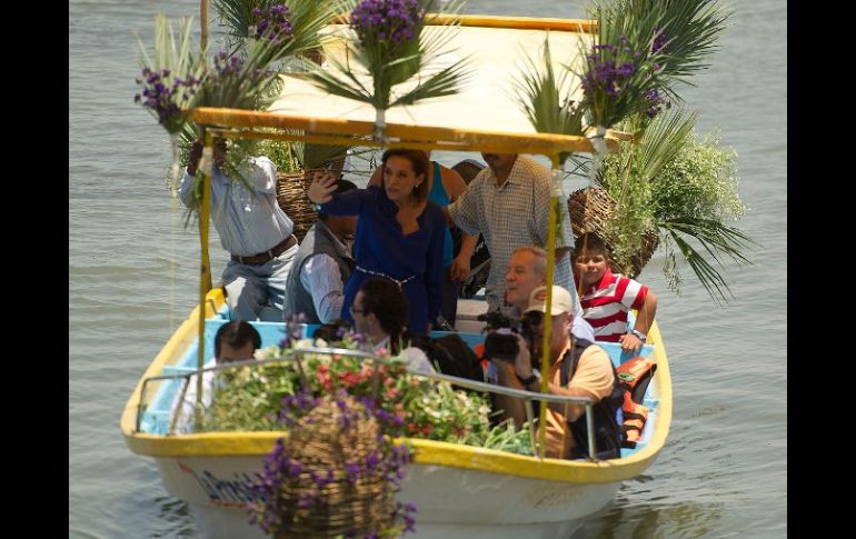 Josefina Vázquez Mota llegó al mitin en Jocotepec en lancha.  /