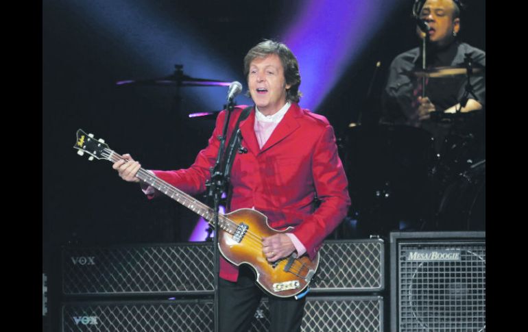 El ex Beatle tocó el pasado jueves ante 200 mil personas en el Zócalo de la Ciudad de México. EFE  /