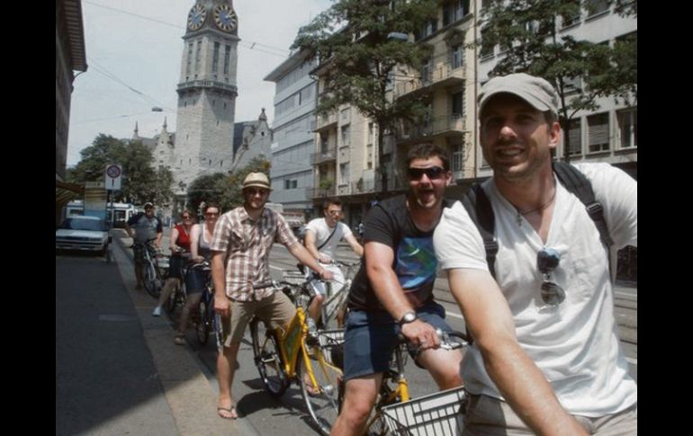 Ciclistas en Zurich, Suiza. ESPECIAL  /