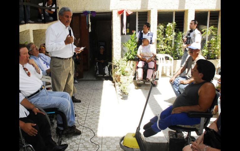 Alberto Cárdenas mencionó que es necesario hacer cumplir la ley existente en materia de atención a discapacitados. ESPECIAL  /