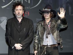 Johnny Depp y el director  Tim Burton (izda) ofrecen una rueda de prensa para promocionar su última película Dark Shadows. EFE  /