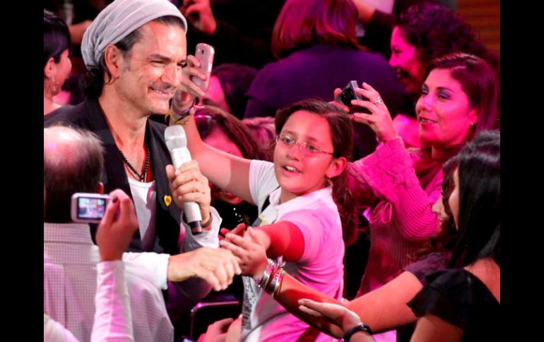 Ricardo Arjona se ríe de quienes los asocian con los sismos en Chile.  /