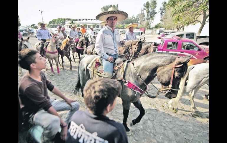 200 jinetes arrancaron la cabalgata en el lienzo charro Margarito Yáñez; 500 concluyeron la procesión en La Generala (Zapopan).  /