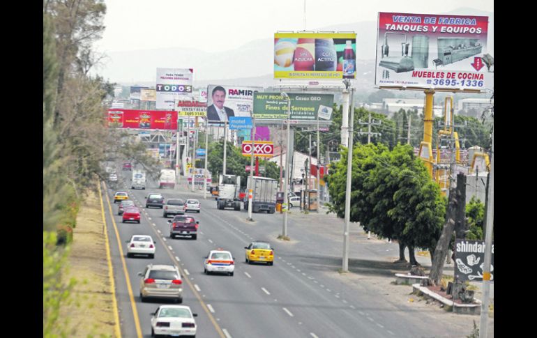 El Ayuntamiento medía en 2009 anuncios regulares y también irregulares; en 2012 ya no incluye a los irregulares.  /