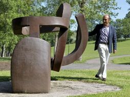 Luis, hijo de Eduardo Chillida, presentó las actividades conmemorativas del décimo aniversario de la muerte del escultor vasco. EFE  /