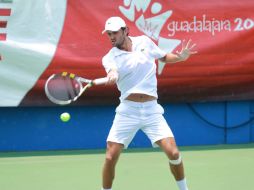 Antoine Benneteau se repuso de un mal inicio tras caer en el primer set ante un su inconsistente rival.  /