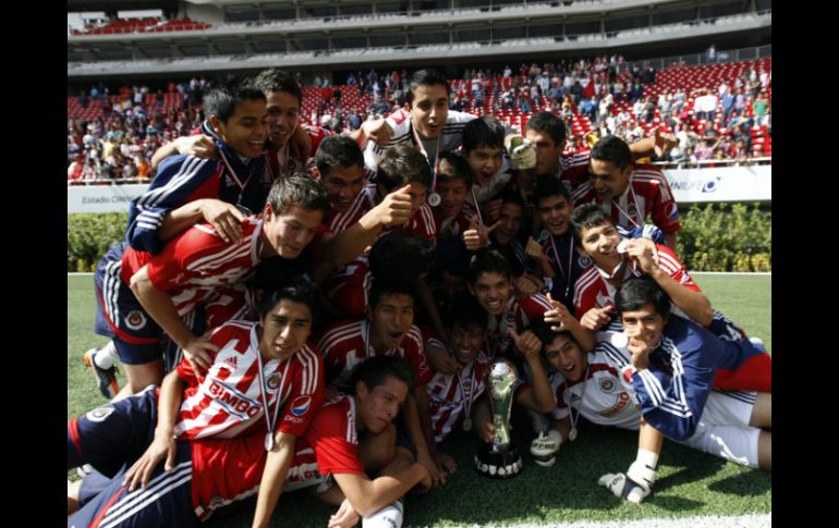 Guadalajara es el actual campeón de la categoría Sub-17, el año pasado ganó el título frente a Tecos. ARCHIVO  /