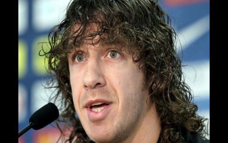 El defensor del Barcelona, Carles Puyol, entrenó hoy después de su operación. ARCHIVO  /