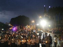 Habitantes de Chapala manifestaron ayer mediante una marcha de la paz, su preocupación ante la ola de hechos violentos.  /