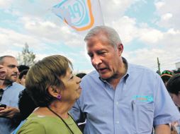 Fernando Guzmán escuchó las demandas de vecinos y comerciantes en la colonia Hacienda San José.  /