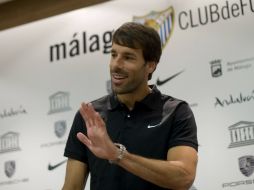 Nistelrooy anunció ayer que pone punto y final a su carrera futbolística. AFP  /