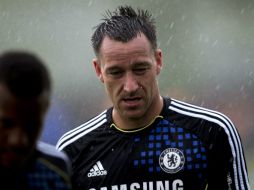 Terry perdió la capitanía de la Selección inglesa por supuestamente insultar a un jugador negro de Queens Park Rangers. AFP  /