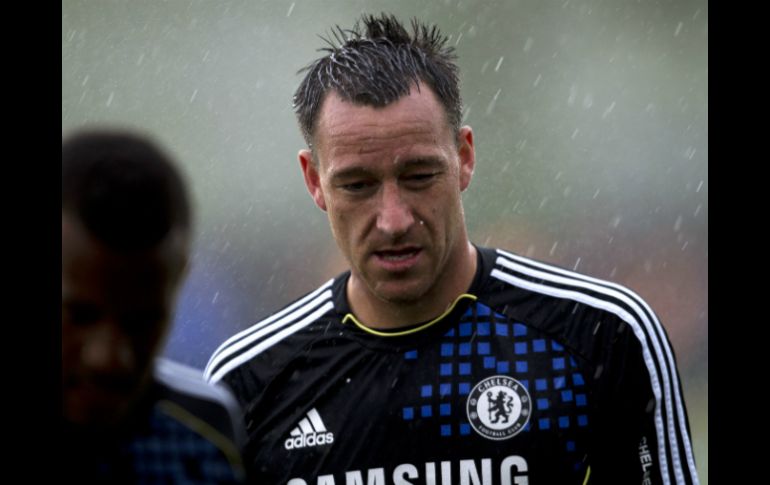 Terry perdió la capitanía de la Selección inglesa por supuestamente insultar a un jugador negro de Queens Park Rangers. AFP  /