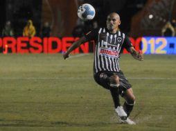 Con goles de Suazo, el pasado abril los Rayados se impusieron en una polémica final en la 'Concachampions' ante Santos. MEXSPORT  /