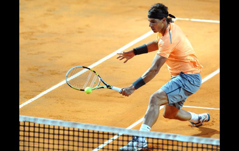 Rafael Nadal va con buen paso en al arcilla de Roma. EFE  /