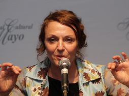 Carole Nadeau durante una conferencia de prensa  en la Sala de Cámara del Teatro Degollado.  /