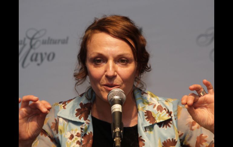 Carole Nadeau durante una conferencia de prensa  en la Sala de Cámara del Teatro Degollado.  /