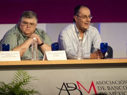 El presidente de la ABM, Jaime Ruiz (d), y el gobernador del Banxico, Agustín Carstens (i), en el marco de la convención bancaria. EFE  /