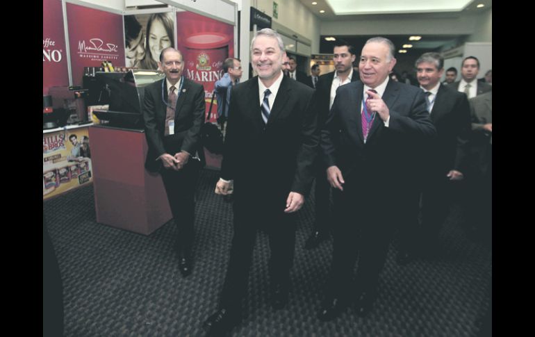 Emilio González  Márquez, gobernador de Jalisco, ingresa a la Expo Guadalajara para inaugurar el evento de la Expo Comce.  /