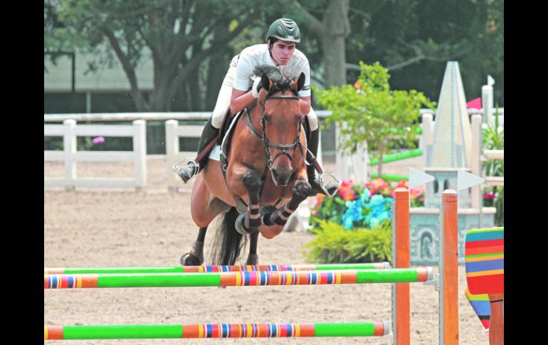 Pedro Morales, del Club Ecuestre Internacional, conquistó la prueba de 1.30 metros a lomos de ''Carusso''.  /